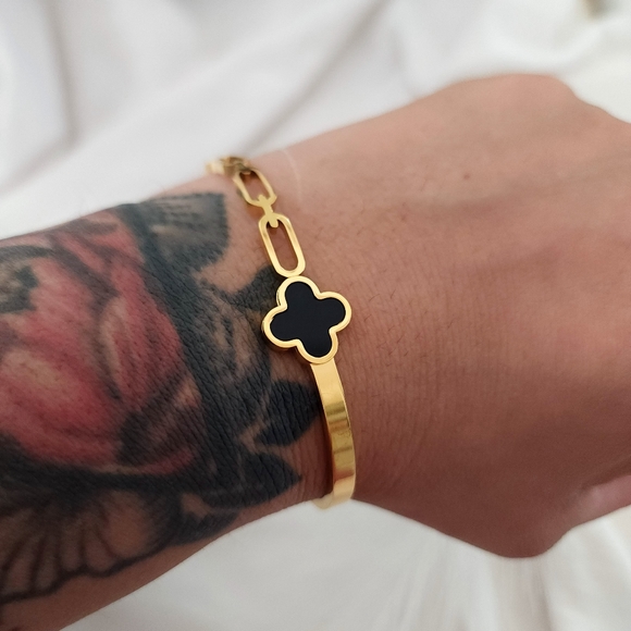 COPY - Gold tone clover bangle - Picture 5 of 5